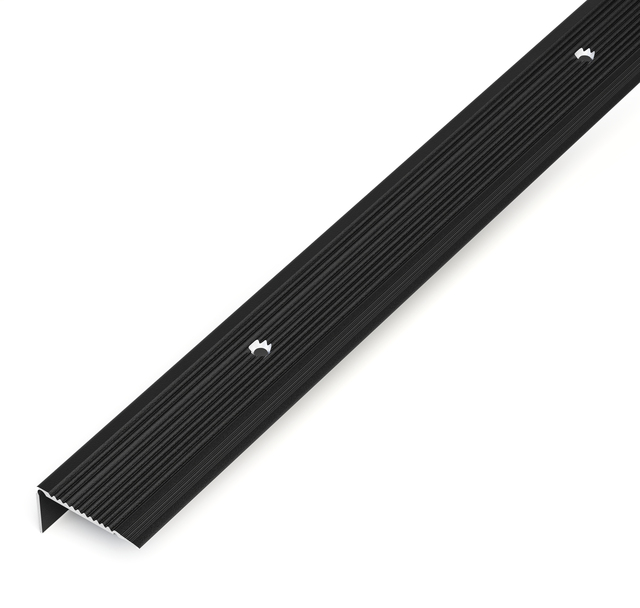 Treppenkanten-Schutzprofil, gebohrt, mit versenkten Schraublöchern, Material: Aluminium, Oberfläche: matt schwarz mit Feinstruktur kunststoffbeschichtet RAL 9005, Breite: 45 mm, Höhe: 23 mm, Länge: 1000 mm, Materialstärke: 2,50 mm, SB-verpackt