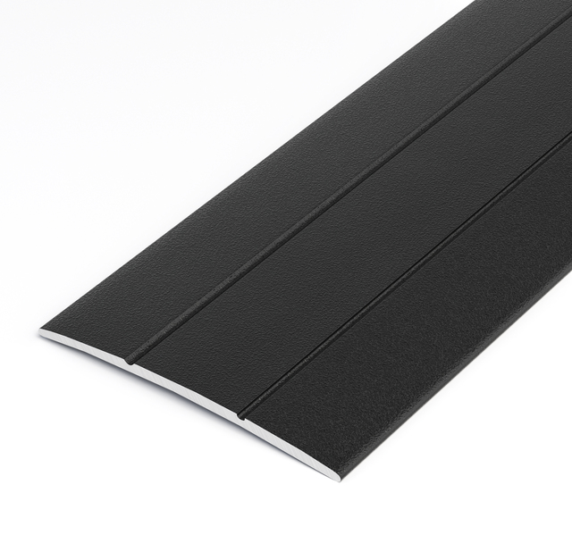 Übergangsprofil, gebohrt, mit versenkten Schraublöchern, Material: Aluminium, Oberfläche: matt schwarz mit Feinstruktur kunststoffbeschichtet RAL 9005, Breite: 38 mm, Länge: 900 mm, Materialstärke: 1,00 mm, SB-verpackt