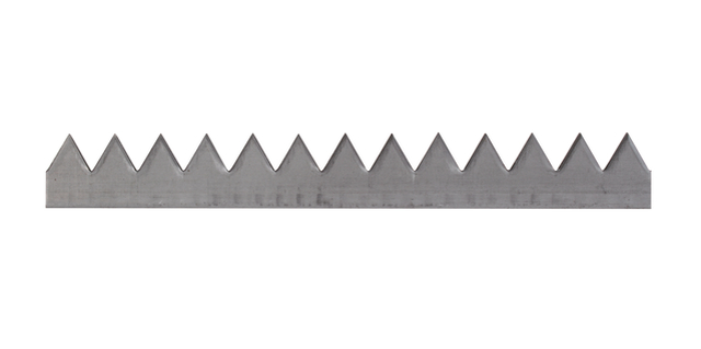 Zackenleiste, Material: Stahl roh, zum Anschweißen, Länge: 2000 mm, Gesamthöhe: 42 mm, Materialstärke: 3,00 mm Zackenleiste, Material: Stahl roh, zum Anschweißen, Länge: 2000 mm, Gesamthöhe: 42 mm, Materialstärke: 3,00 mm