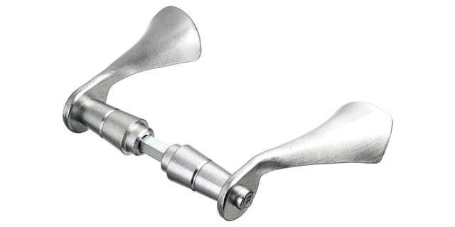 Türdrücker, Material: Stahl roh, Oberfläche: geschmiedet, verzinkt, silbergrau einbrennlackiert, Inhalt pro PE: 2 St., Abstand: 40 mm, Breite: 115 mm, 15 Jahre Garantie gegen Durchrosten