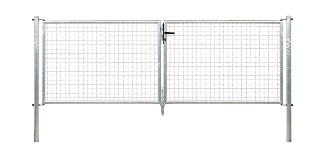 Brama podwójna z siatką falistą, materiał: stal surowa, powierzchnia: ocynkowana ogniowo, do zabetonowania, Wersja: podział środkowy, Szerokość siatki: 3000 mm, Szerokość w świetle: 2928 mm, Szerokość ramy skrzydła zamykającego: 1419 mm, Szerokość ramy drugiego skrzydła: 1419 mm, Szerokość od środka do środka słupka: 2988 mm, Wysokość: 1000 mm, Długość słupka: 1500 mm, Średnica słupka: 60 mm, Średnica grubości ramy: 42 mm, Materiał wypełnienia: 50 x 50 x 4 mm, 15 lat gwarancji na przerdzewienie