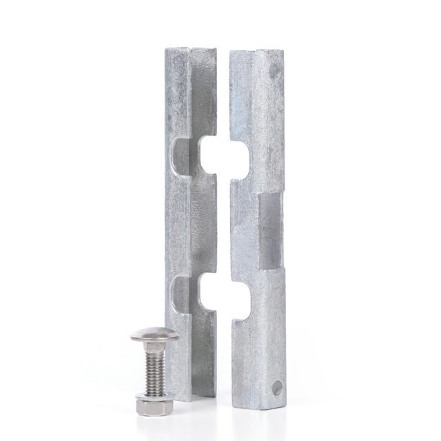 Mattenverbinder für Doppelstab-Gittermatten, Material: Stahl roh, Oberfläche: feuerverzinkt, Artikelbeschreibung: –, Ausführung: zweiteilig, Länge: 140 mm, Breite: 18 mm, Höhe: 15,5 mm, für Pfosten-Ø: 48 mm, Schraube: M8, Schraubenlänge: 80 mm, 15 Jahre Garantie gegen Durchrosten Mattenverbinder für Doppelstab-Gittermatten, Material: Stahl roh, Oberfläche: feuerverzinkt, Artikelbeschreibung: –, Ausführung: zweiteilig, Länge: 140 mm, Breite: 18 mm, Höhe: 15,5 mm, für Pfosten-Ø: 48 mm, Schraube: M8, Schraubenlänge: 80 mm, 15 Jahre Garantie gegen Durchrosten